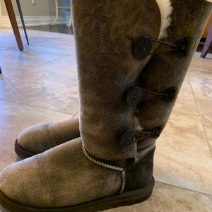 ugg bailey button triplet in bomber grey